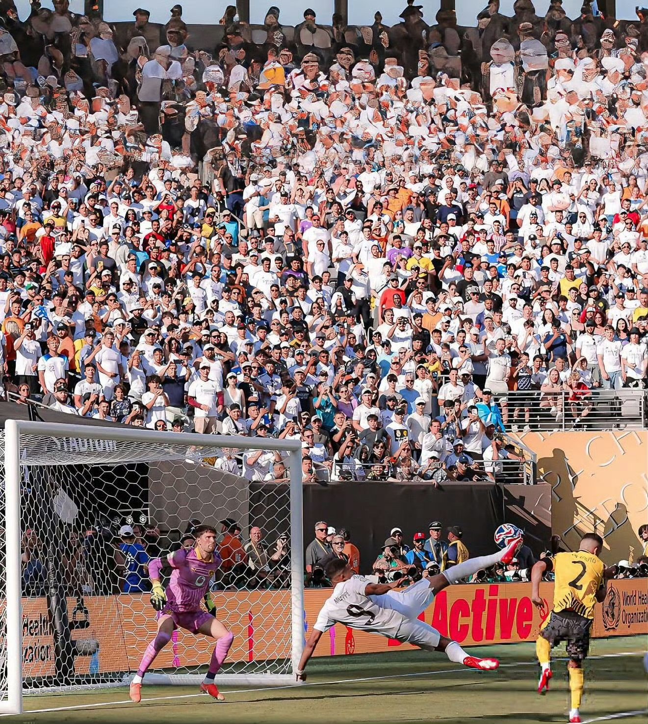 欧宝体育网址-巴塞罗那训练开放日，赛前完成体检引欢呼，欧冠在即，球队文化再被提及